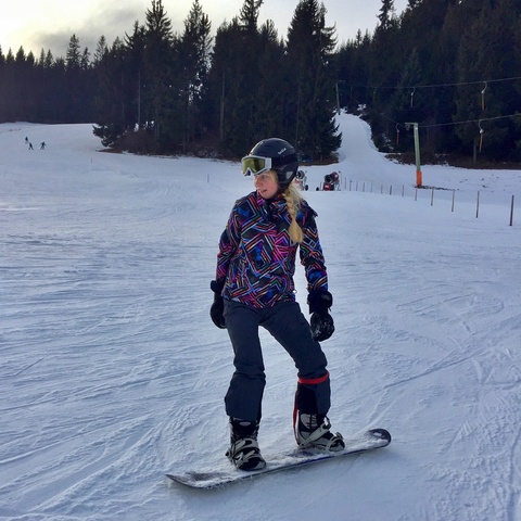 SÍELÉSI ÉS SNOWBOARDOZÁSI LEHETŐSÉGEK (AT)